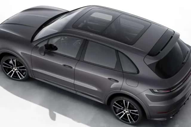 Porsche Cayenne (2023) thumbnail 2