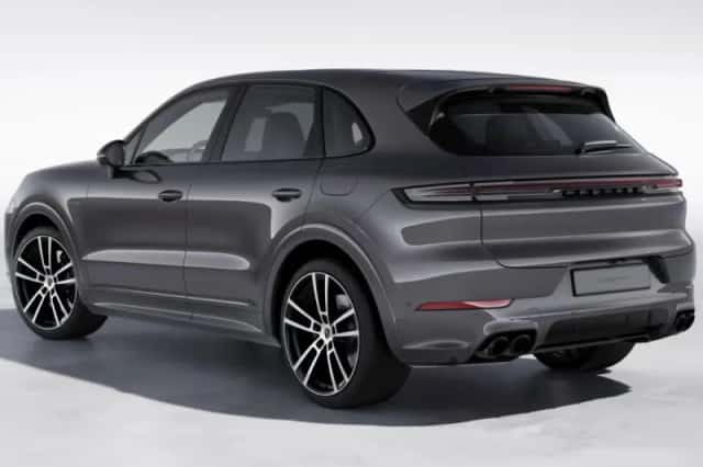 Porsche Cayenne (2023) thumbnail 3