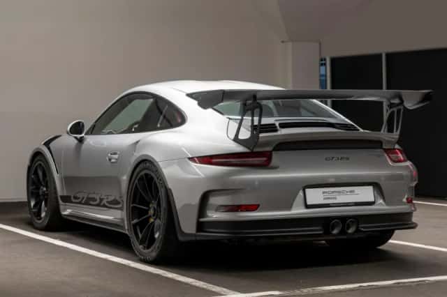 Porsche 911 (2017) thumbnail 3