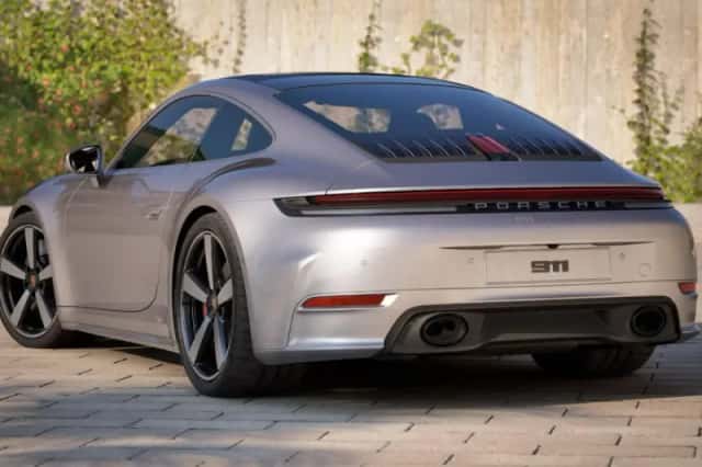Porsche 911 (2025) thumbnail 2