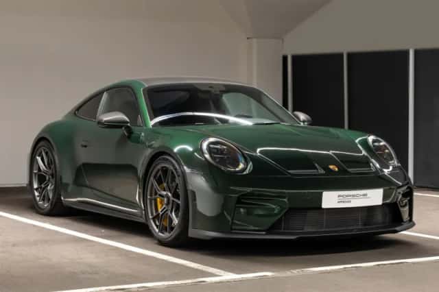 Porsche 911 (2025) thumbnail 5