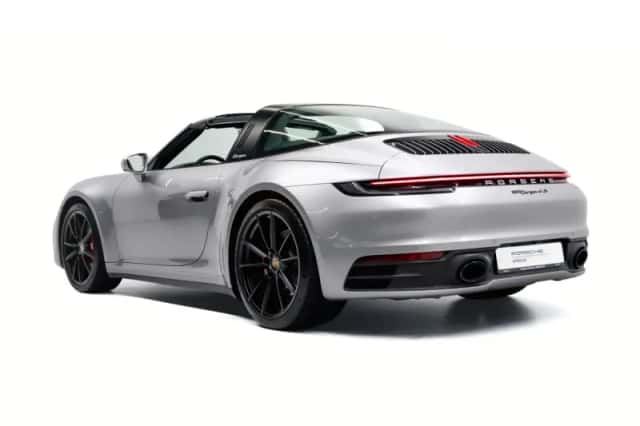 Porsche 911 (2023) thumbnail 3