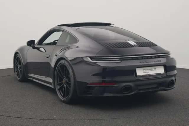 Porsche 911 (2024) thumbnail 3