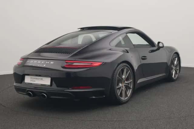 Porsche 911 (2017) thumbnail 5