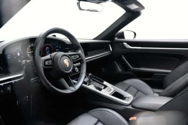 Porsche 911 (2024) thumbnail 5