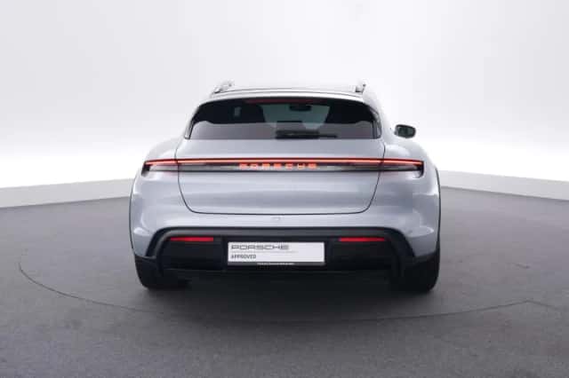 Porsche Taycan Cross Turismo (2024) thumbnail 4