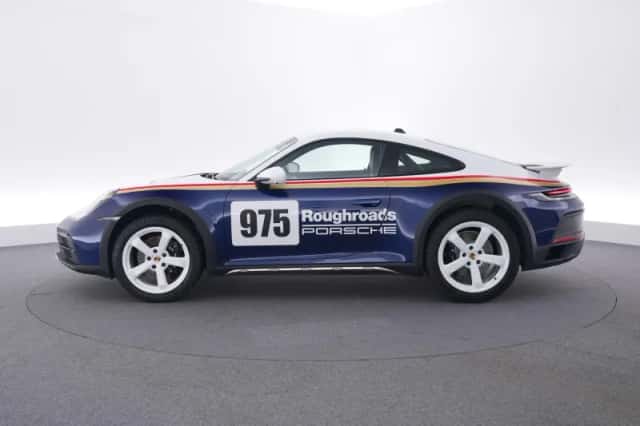 Porsche 911 (2024) thumbnail 2