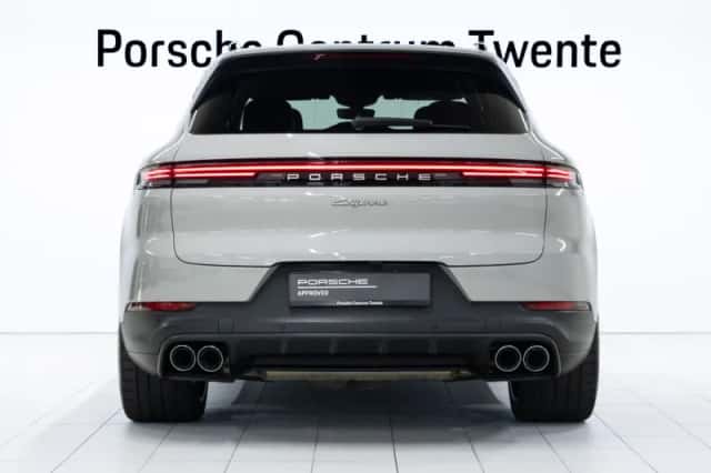 Porsche Cayenne (2023) thumbnail 4