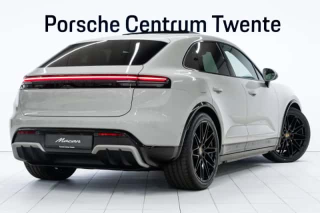Porsche Macan (2026) thumbnail 3
