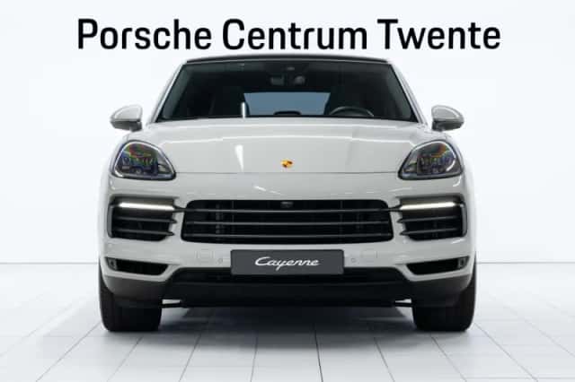 Porsche Cayenne (2023) thumbnail 2