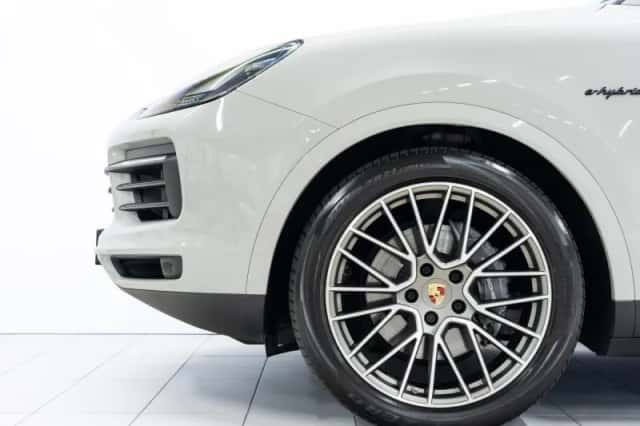 Porsche Cayenne (2023) thumbnail 6