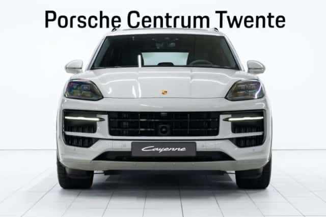 Porsche Cayenne (2025) thumbnail 2