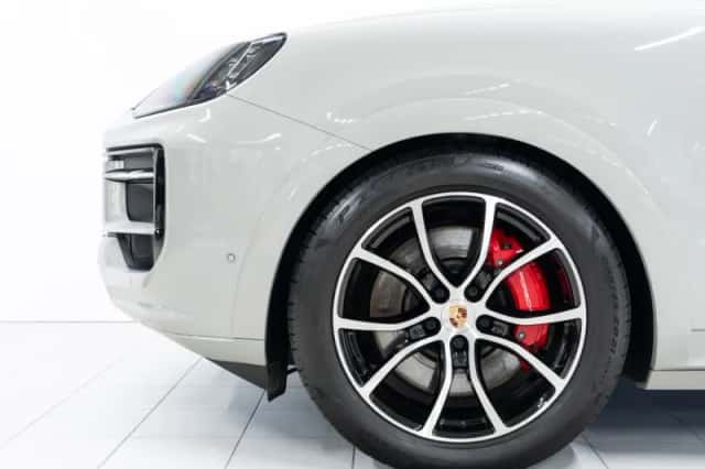 Porsche Cayenne (2025) thumbnail 6
