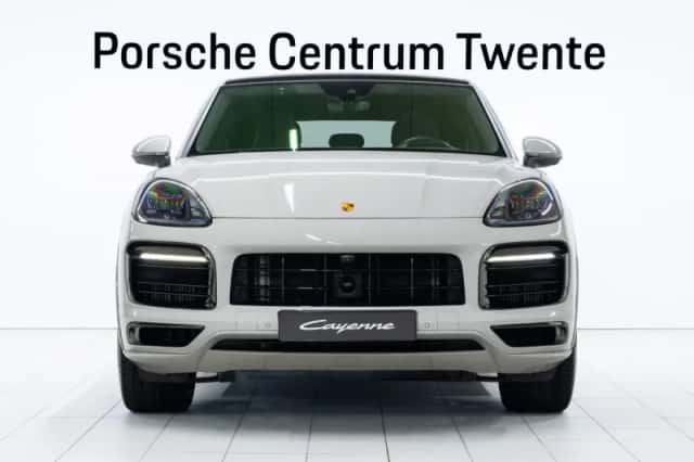 Porsche Cayenne (2023) thumbnail 2