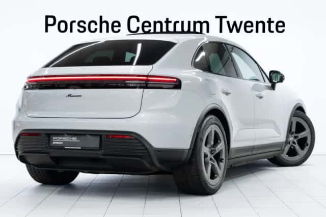 Porsche Macan (2025) thumbnail 3