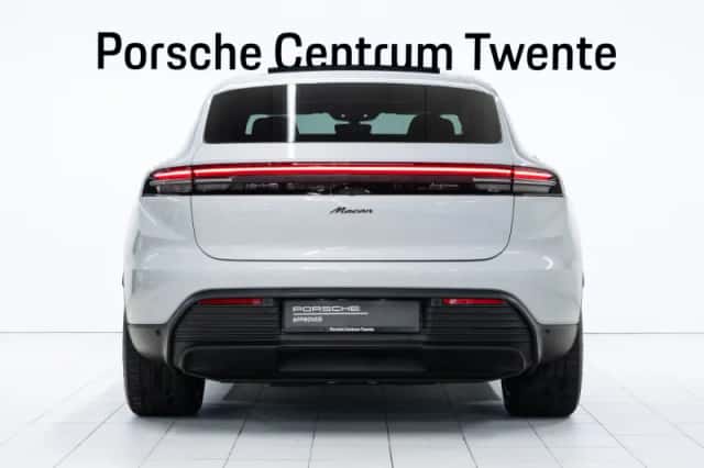 Porsche Macan (2025) thumbnail 4