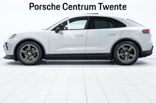 Porsche Macan (2025) thumbnail 5