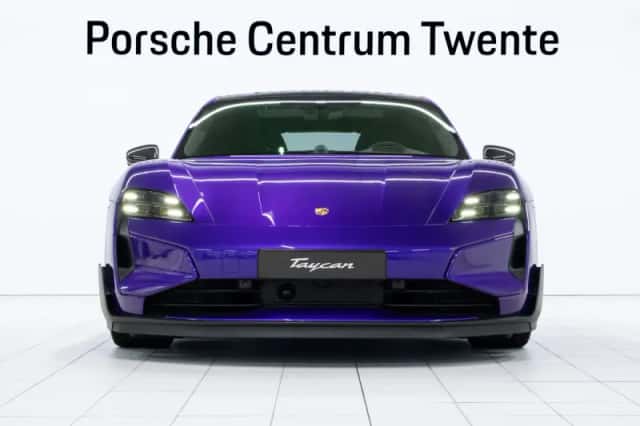 Porsche Taycan (2024) thumbnail 2