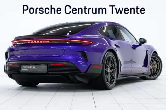 Porsche Taycan (2024) thumbnail 3