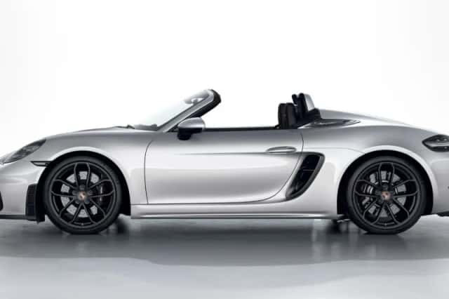 Porsche 718 (2022) thumbnail 3
