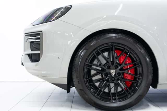Porsche Cayenne (2025) thumbnail 6