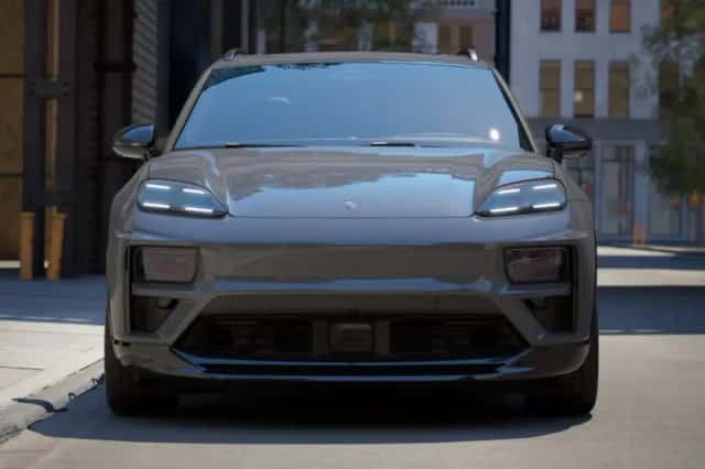 Porsche Macan (2025) thumbnail 2