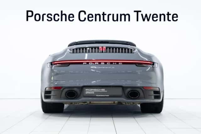 Porsche 911 (2023) thumbnail 4