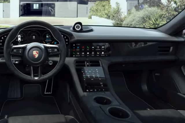 Porsche Taycan (2023) thumbnail 5