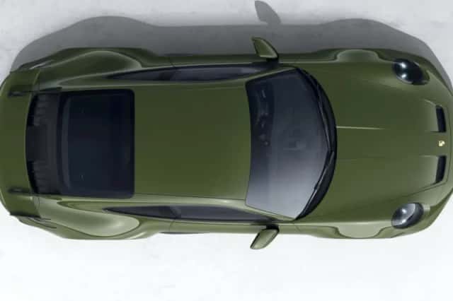 Porsche 911 (2023) thumbnail 4