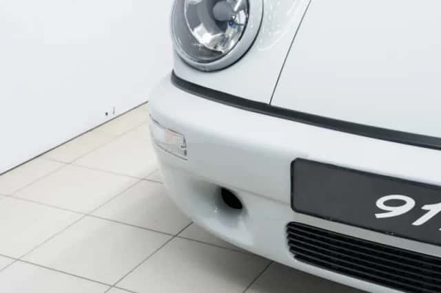Porsche 911 (1993) thumbnail 6
