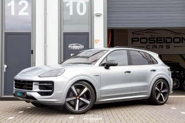 Porsche Cayenne (2023) thumbnail 1