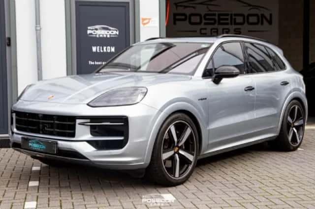 Porsche Cayenne (2023) thumbnail 4