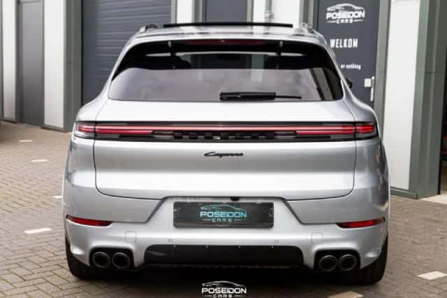 Porsche Cayenne (2023) thumbnail 6