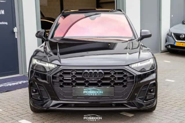 Audi Q5 (2023) thumbnail 2