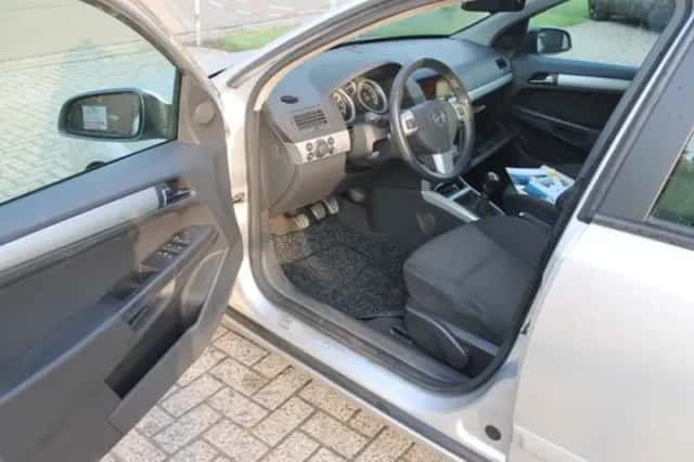 Opel Astra (2008) thumbnail 6