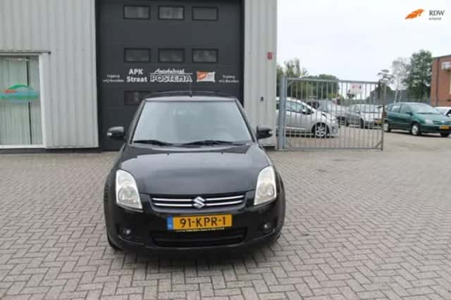 Suzuki Swift (2010) thumbnail 1