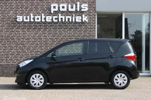 Toyota Verso S (2014) thumbnail 2