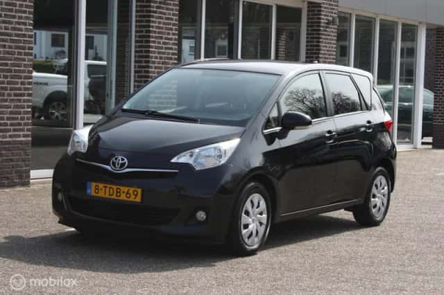 Toyota Verso S (2014) thumbnail 3