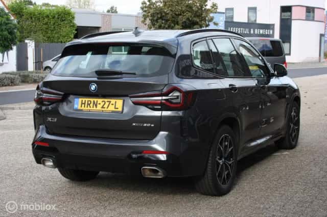 BMW X3 (2022) thumbnail 4