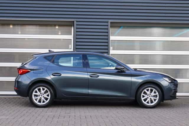 SEAT Leon (2024) thumbnail 3