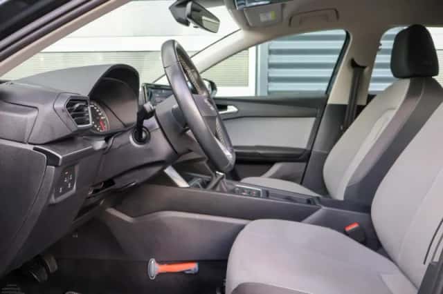 SEAT Leon (2024) thumbnail 4