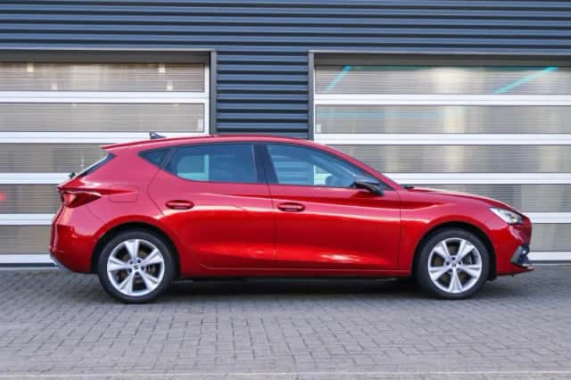SEAT Leon (2021) thumbnail 3