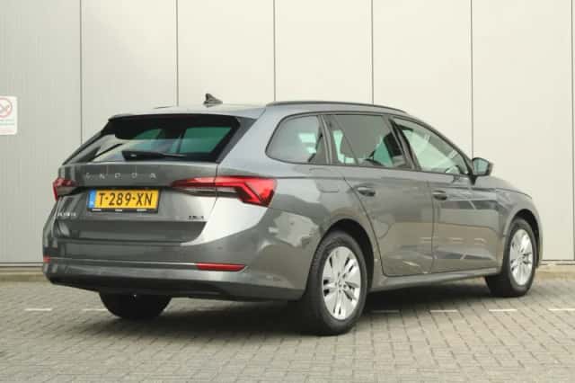 Škoda Octavia (2023) thumbnail 2