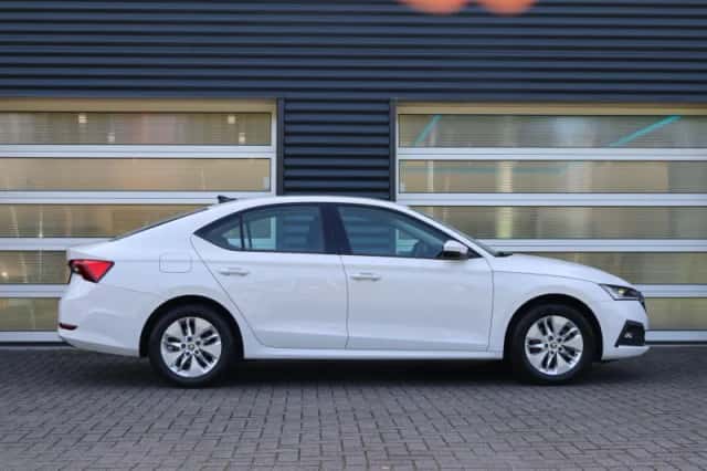 Škoda Octavia (2021) thumbnail 3