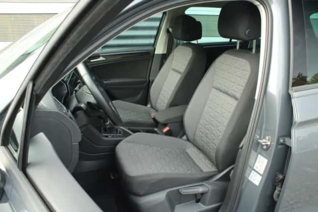 Volkswagen Tiguan (2023) thumbnail 4