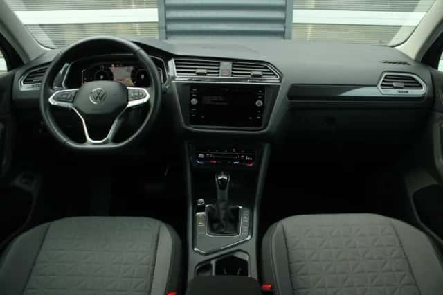 Volkswagen Tiguan (2023) thumbnail 5