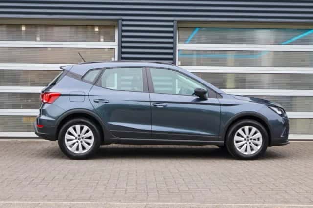 SEAT Arona (2024) thumbnail 3