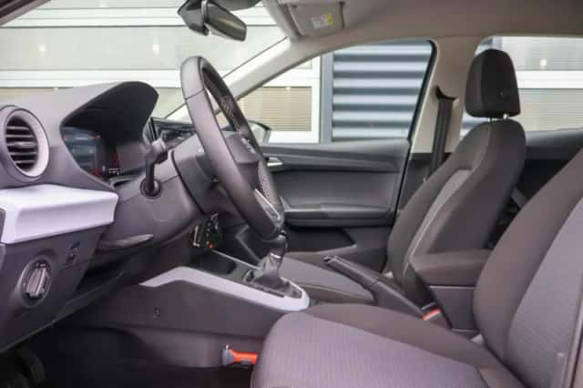 SEAT Arona (2024) thumbnail 4