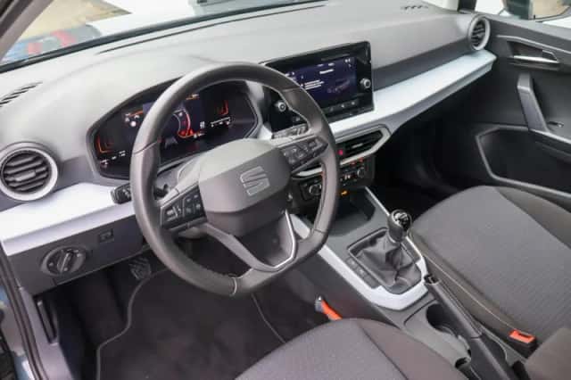 SEAT Arona (2024) thumbnail 5