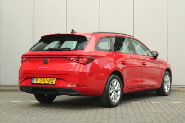 SEAT Leon Sportstourer (2022) thumbnail 2